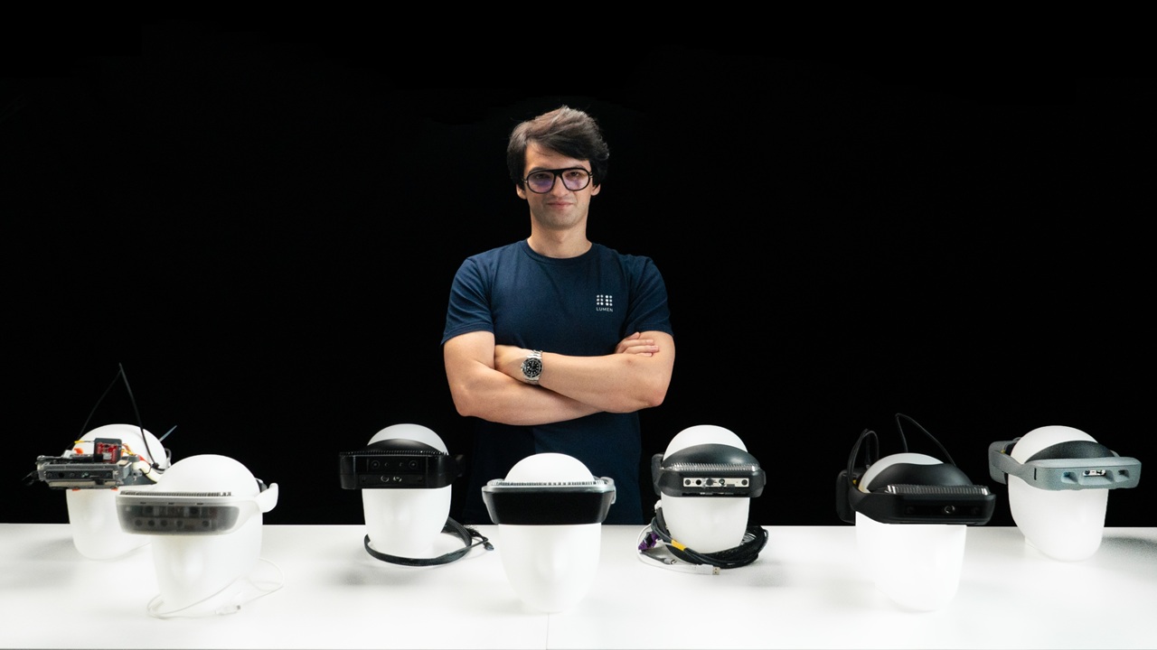 .lumen CEO presenting the prototypes of glasses for blind people  > 3DEXPERIENCE Lab