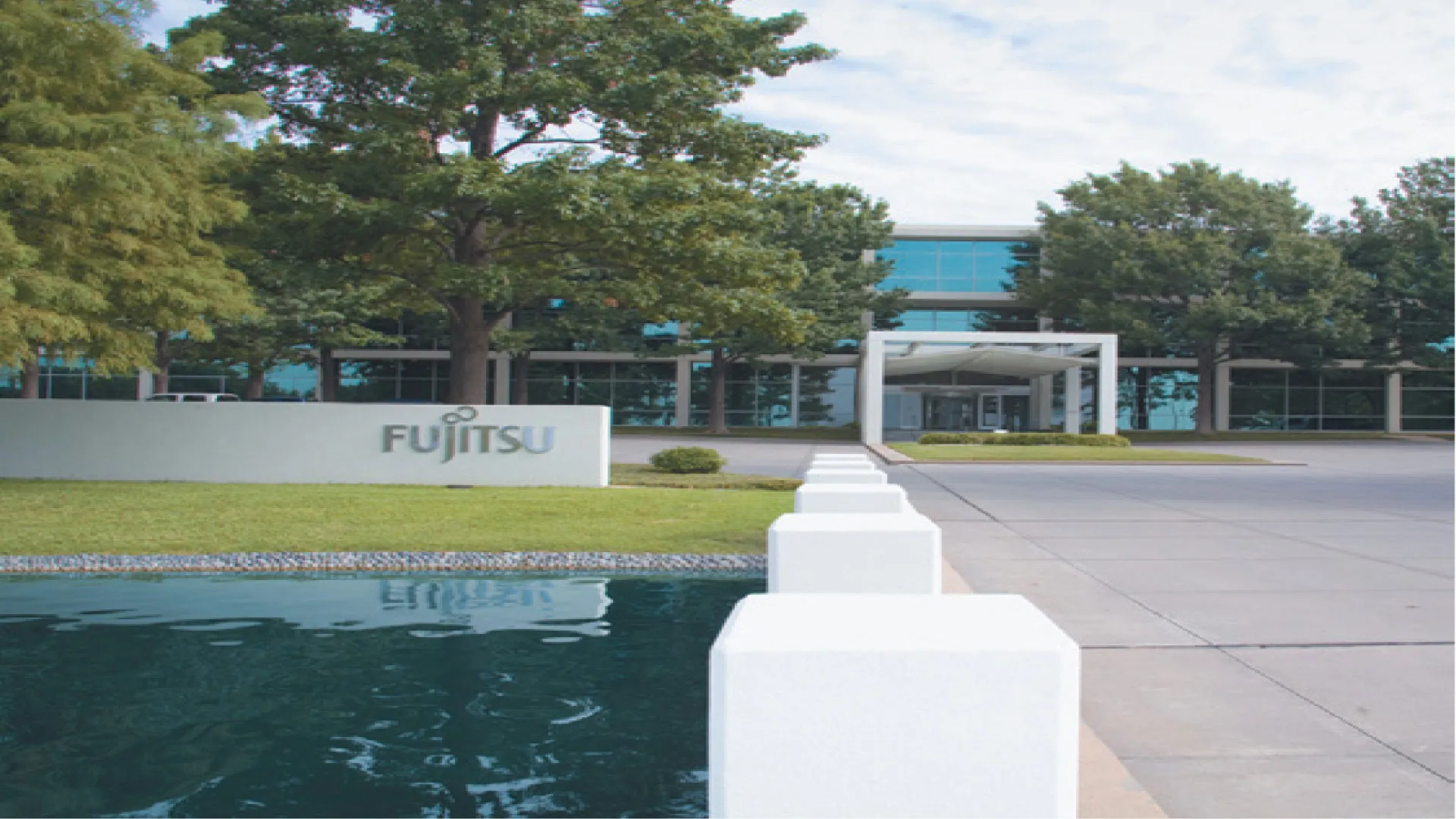 Fujitsu Network Communications > Customer Story > Dassault Systèmes®