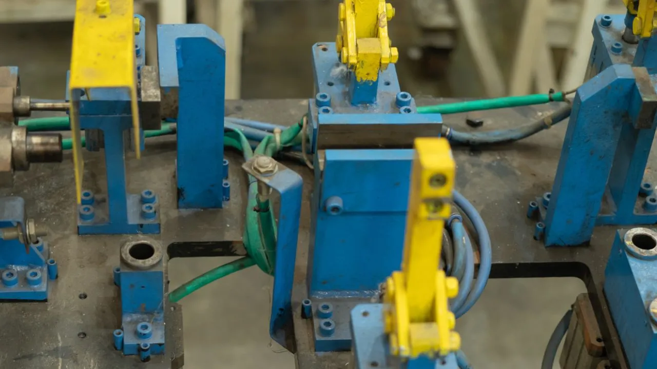 Image-incoming-inspection-of-equipment-from-supplier-1280x720 > 达索系统