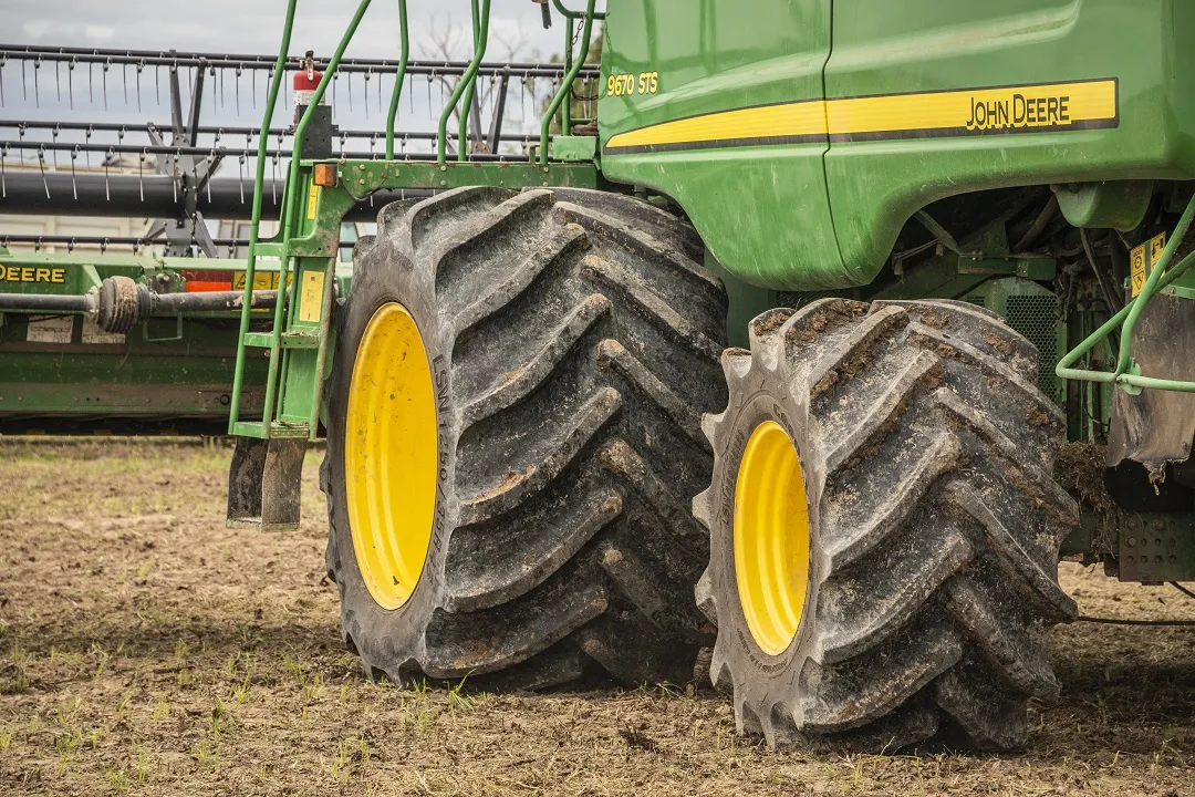 Titan LATAM社 - LSWリアル・タイヤ - ダッソー・システムズ®