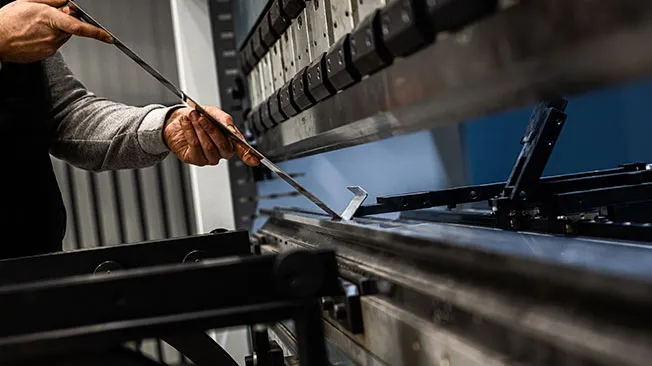 Challenges and limitations of sheet metal enclosures > Dassault Systèmes