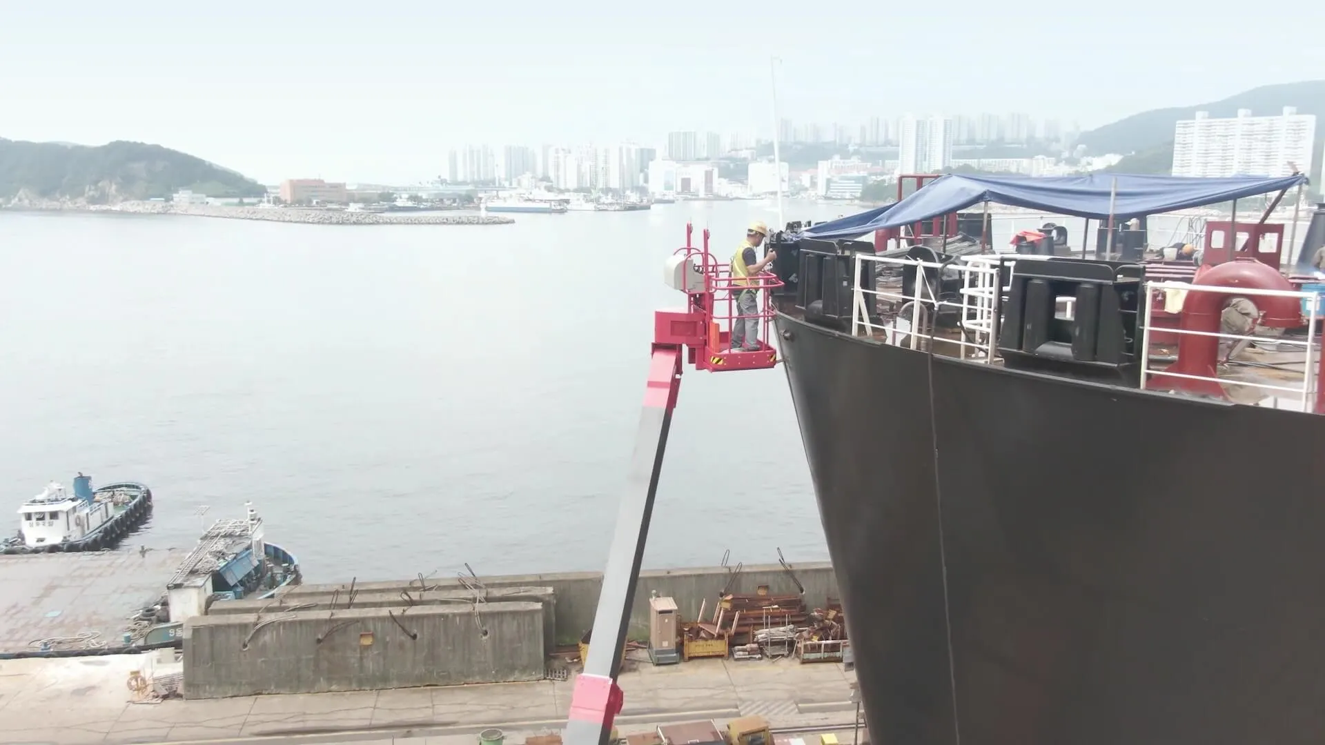 closeup of aerial work platform - Soosan Cebotics > Dassault Systemes