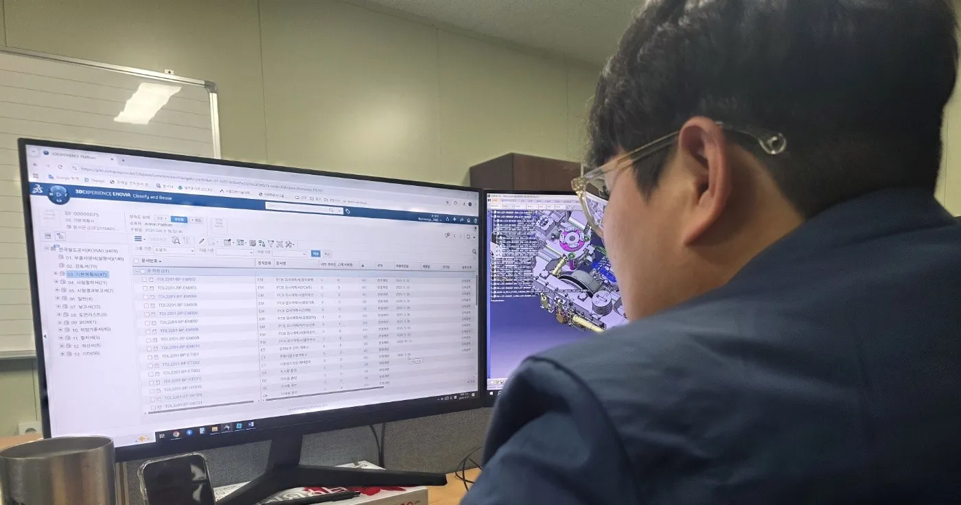 Engineers using the Dassault Systèmes 3DEXPERIENCE platform to develop hybrid locomotives for Romansys.