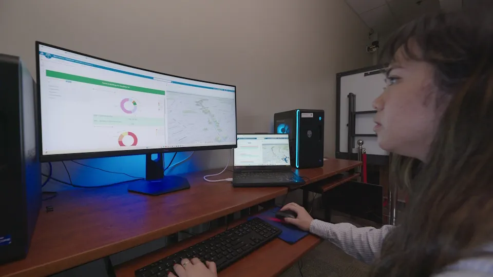 Henintsoa S. Andrianarivony, master's student at University of Moncton, using Virtual Twins for smart city planning.