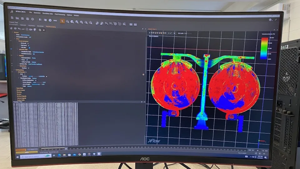 Marmion Academy student using SIMULIA on the 3DEXPERIENCE platform to analyze fluid dynamics for an engineering project