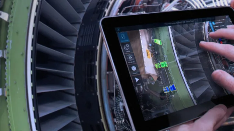 A worker performs a final aircraft inspection using DELMIA’s connected platform on the 3DEXPERIENCE platform