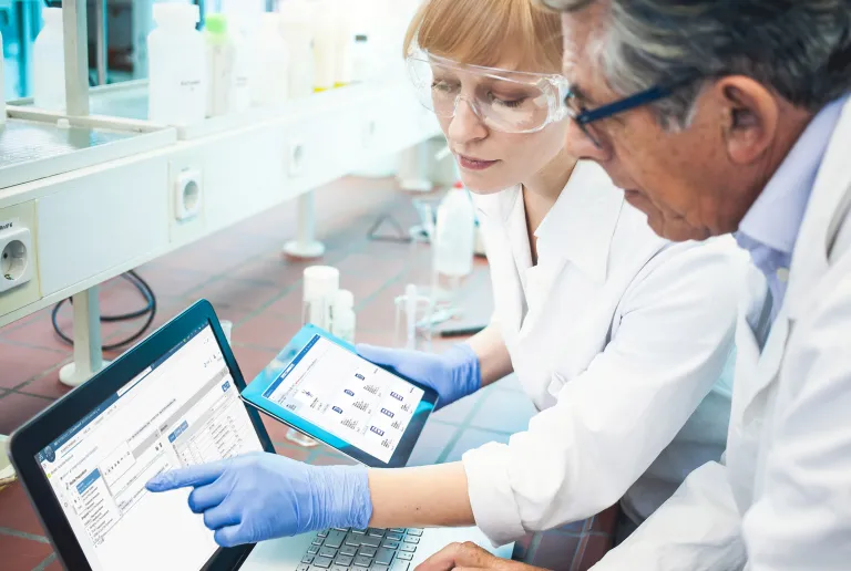 Scientists using BIOVIA CISPro > Dassault Systemes