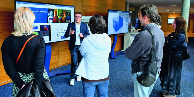PROFESSEURS EN ENTREPRISE: Bringing teachers to the office > Dassault Systèmes