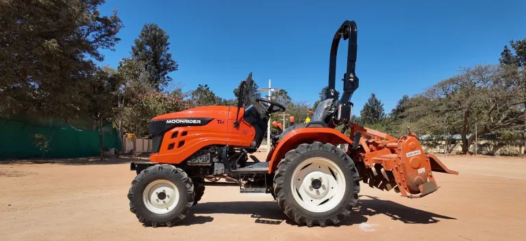 electric tractor by Moonrider