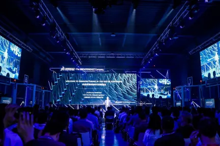 Impulsando la sostenibilidad con el mundo virtual: los líderes mundiales de opinión examinan estrategias en el evento anual “Fabricación en la era de la experiencia” de Dassault Systèmes