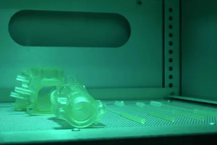 fotopolimerización con secado por UV