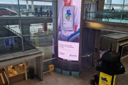 La campagna di sensibilizzazione "Virtual Worlds for Real Life" di Dassault Systèmes accoglie i viaggiatori nei principali hub europei