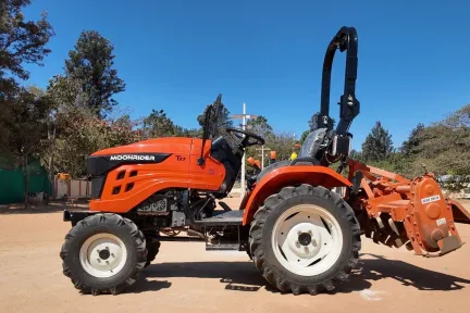 electric tractor by Moonrider