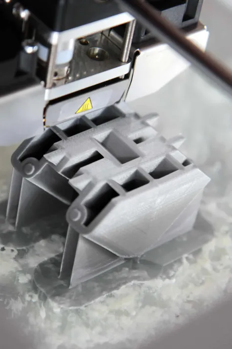 GE Additive dévoile une imprimante 3D métal grand format à jet de liant